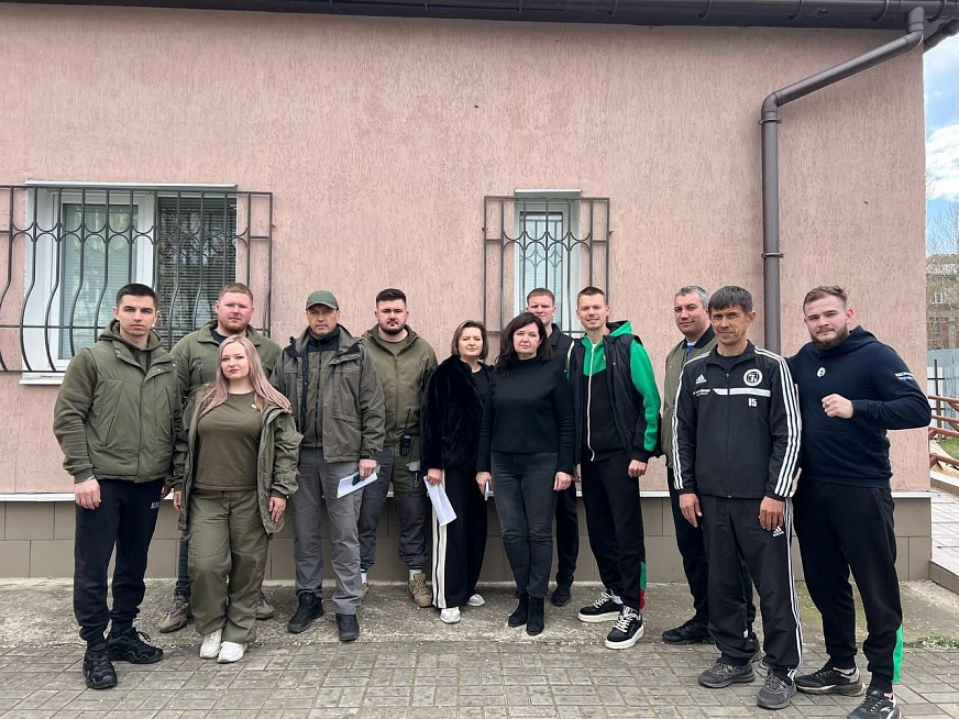 Депутат горсовета Нижнекамска в составе молодежного парламента РТ доставил гумпомощь в ЛНР 